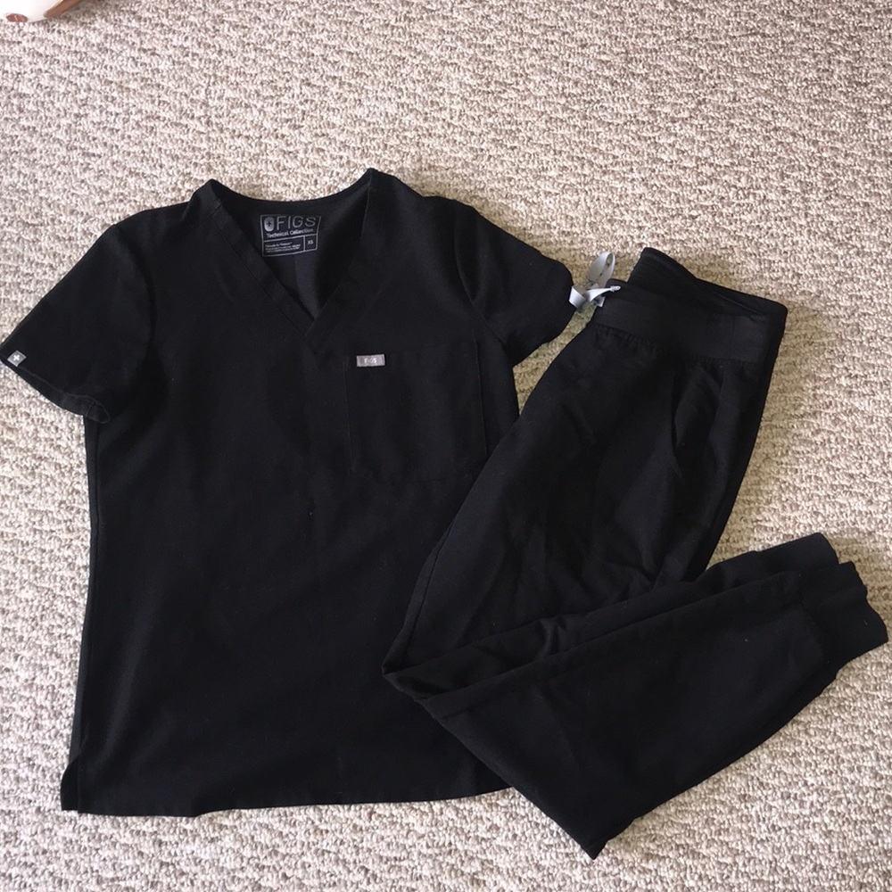 Figs Black scrub set